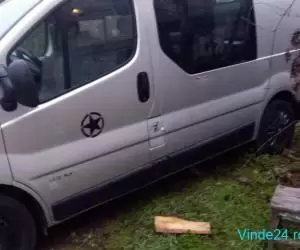 Vând RENAULT  TRAFIC 2002