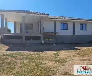 Casa la rosu cu 3957 mp teren,de vanzare /schimb in Vintu de Jos